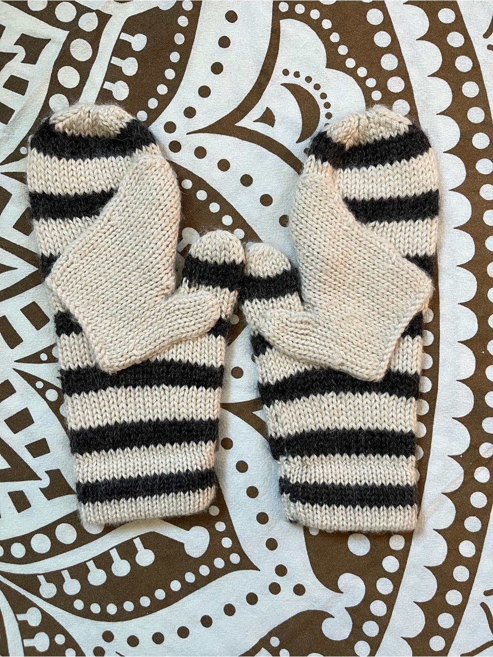 Oeuf Cream and Charcoal striped ADULTS hug me and squeeze me gloves. RARE.